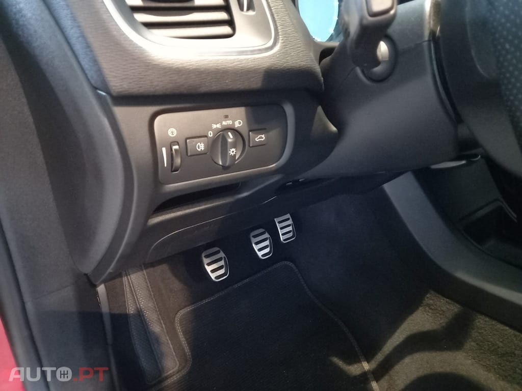 Volvo V40 2.0 D2 R-Design