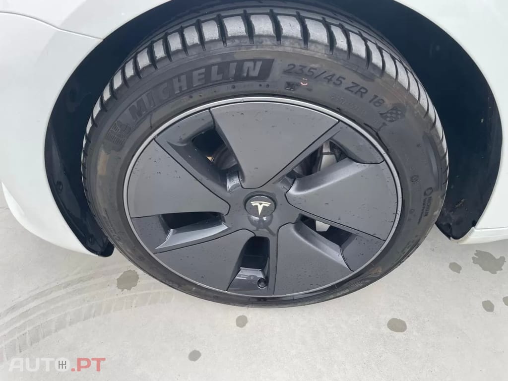 Tesla Model 3 RWD