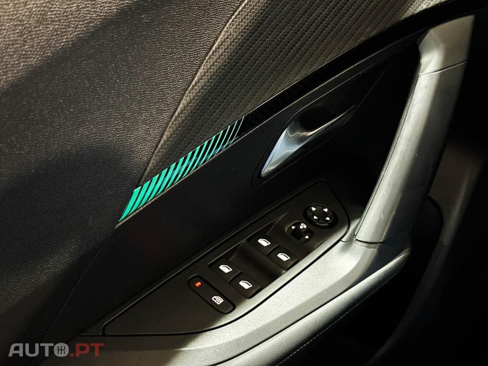 Peugeot E-2008 50 kWh Allure Pack