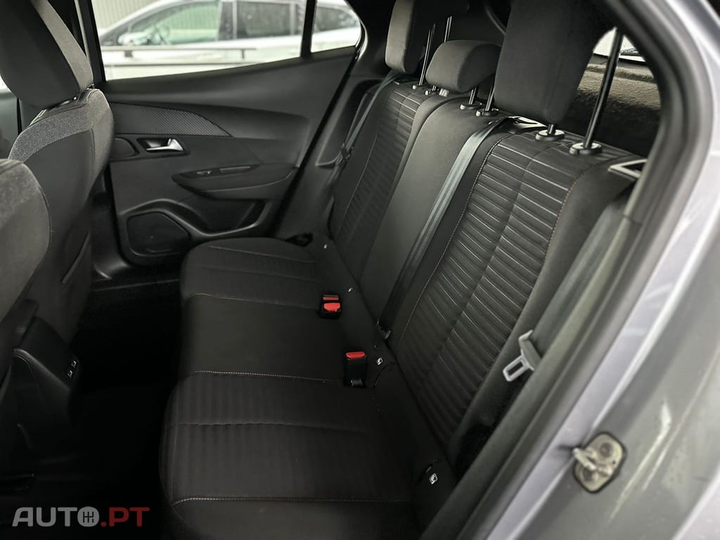 Peugeot E-2008 50 kWh Active Pack