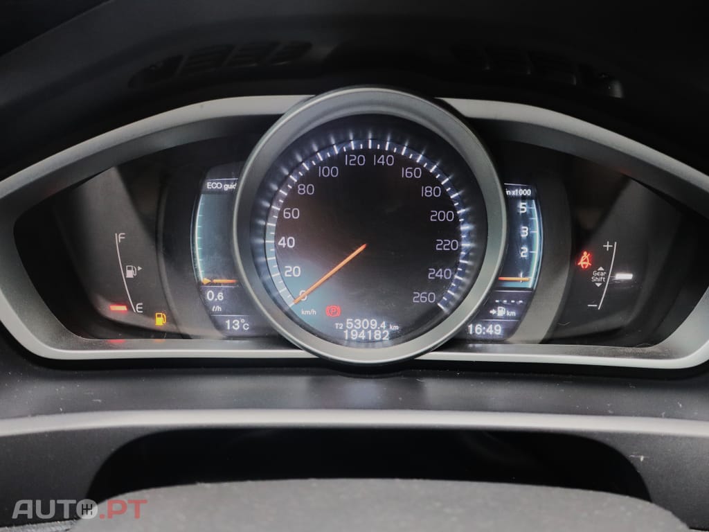 Volvo V40 2.0 D2 R-Design