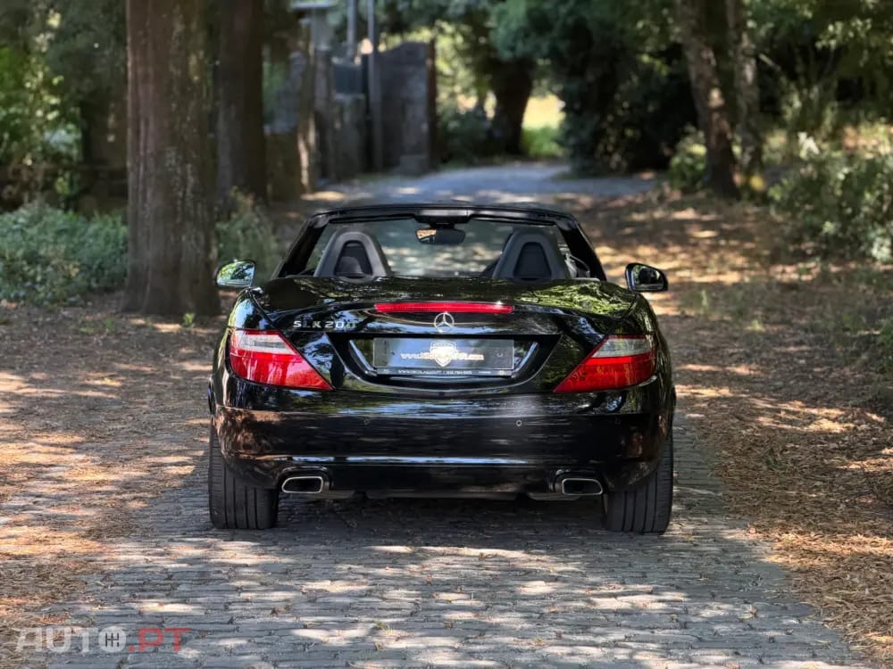 Mercedes-Benz SLK 200 Outro
