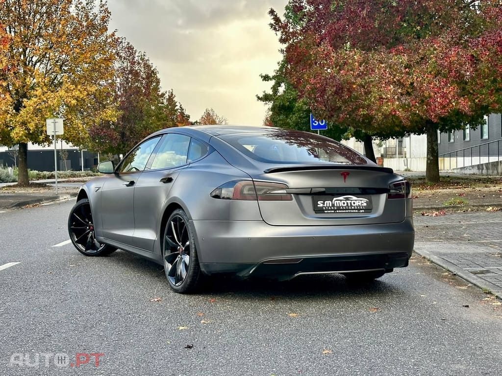 Tesla Model S 85