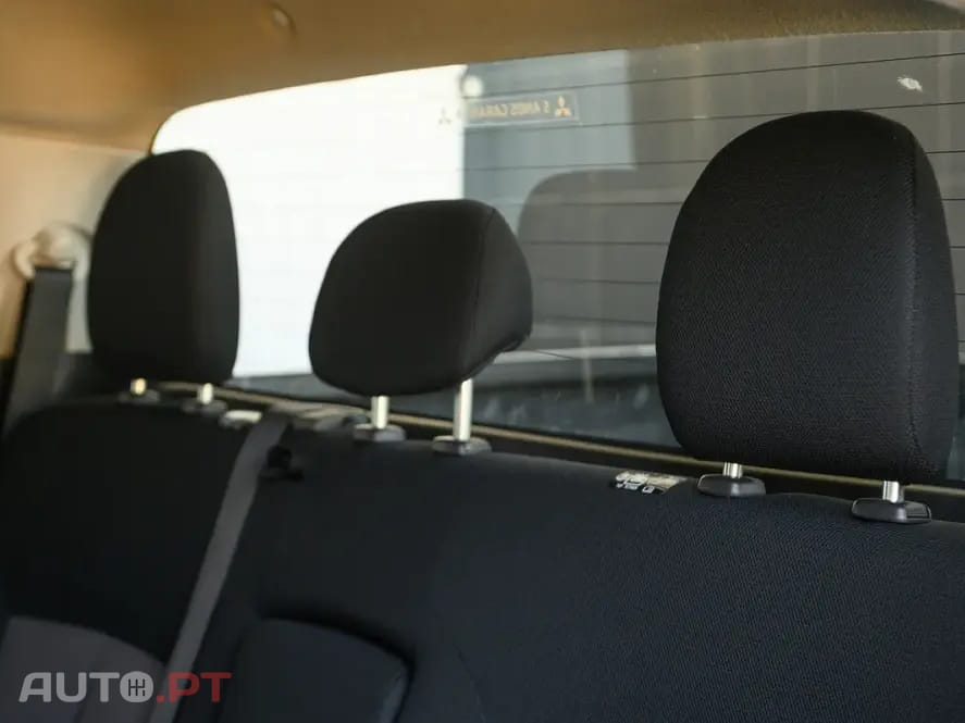 Mitsubishi L200 2.4 DI-D CD Invite 4WD