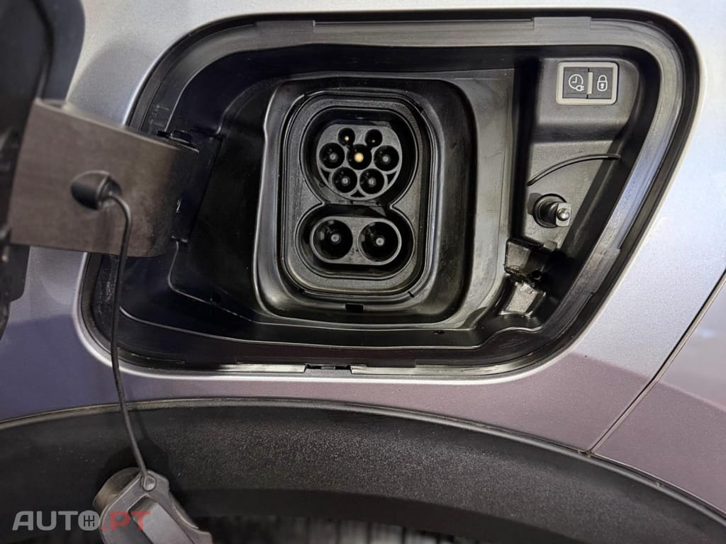Peugeot E-2008 50 kWh Active