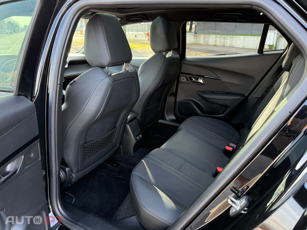 Peugeot 2008 1.2 PureTech GT Line EAT8