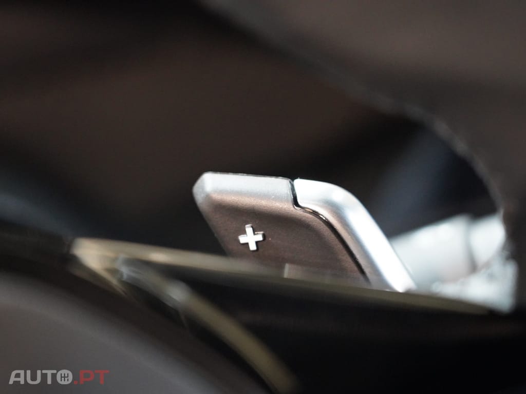 Peugeot 2008 1.2 Hybrid Allure e-DCS6