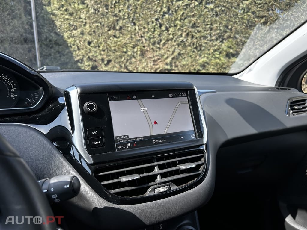 Peugeot 208 1.2 PureTech Signature