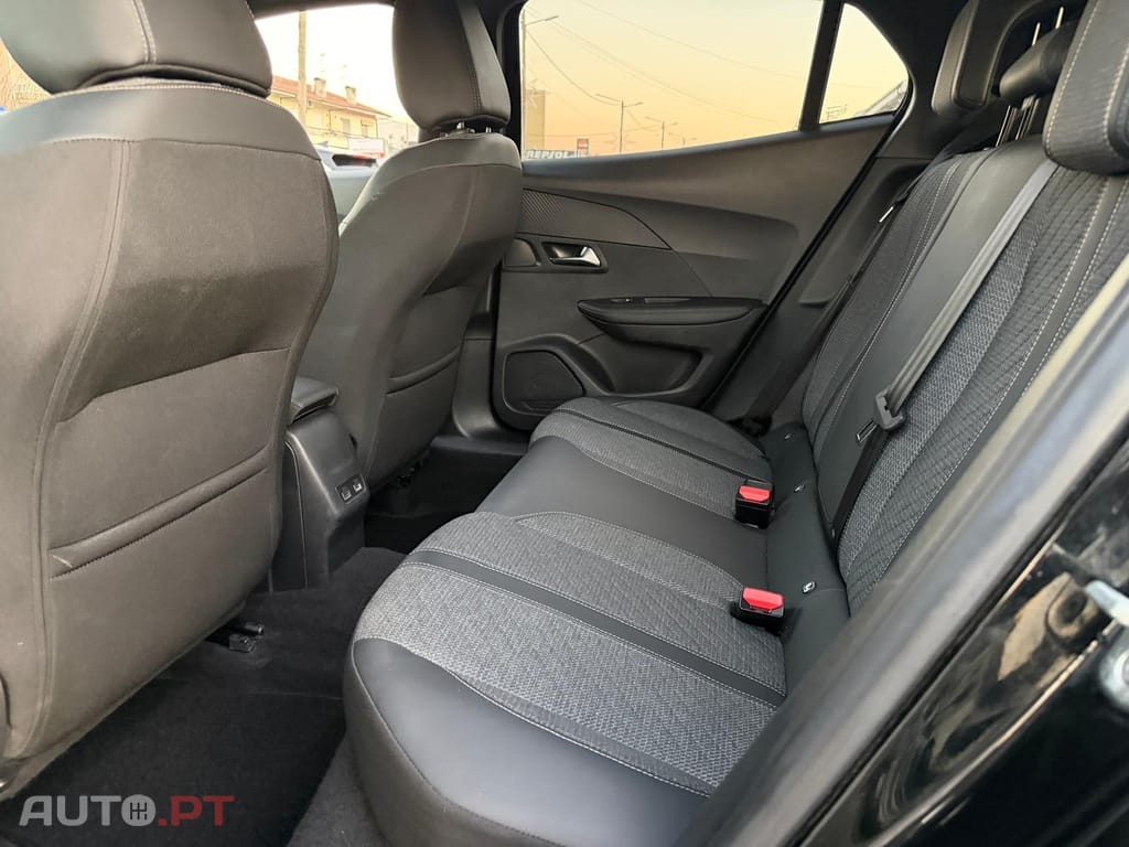 Peugeot 2008 1.2 PureTech Allure