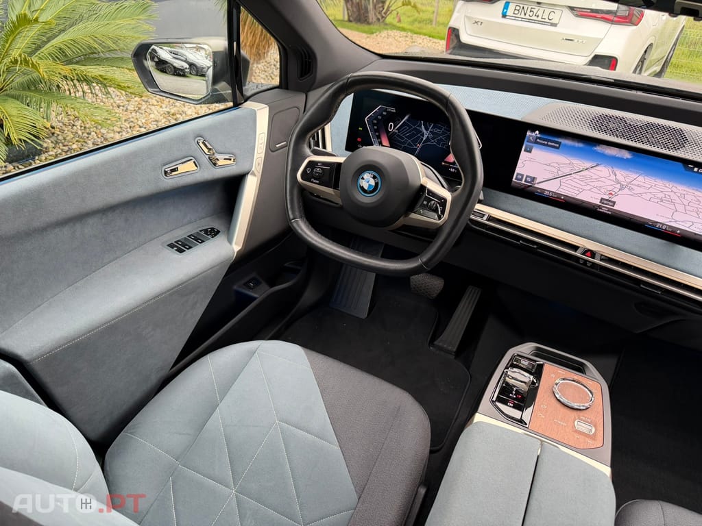 BMW iX xDrive 40