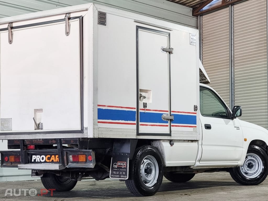 Toyota Hilux 2.4 D LN145LM Cx Met.