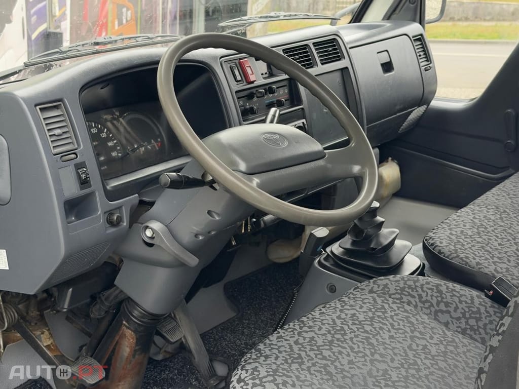 Toyota Dyna 280 BASCULA