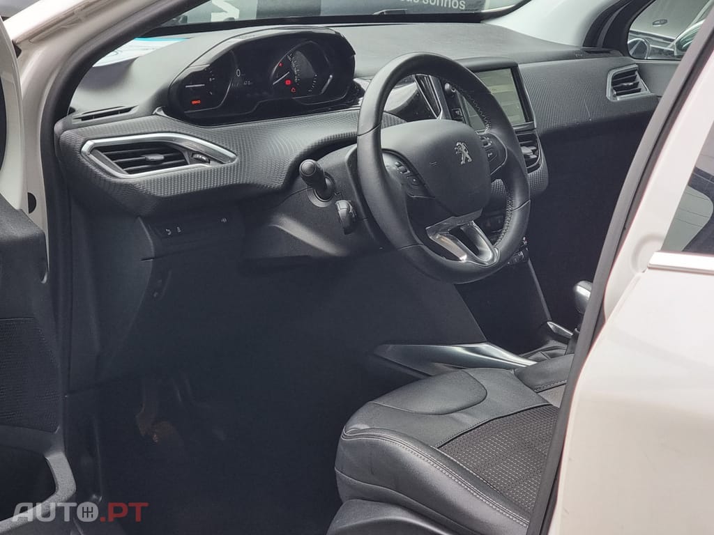 Peugeot 2008 1.2 PureTech Style