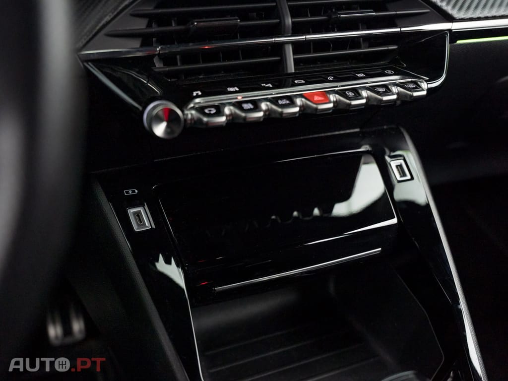 Peugeot E-2008 50 kWh GT