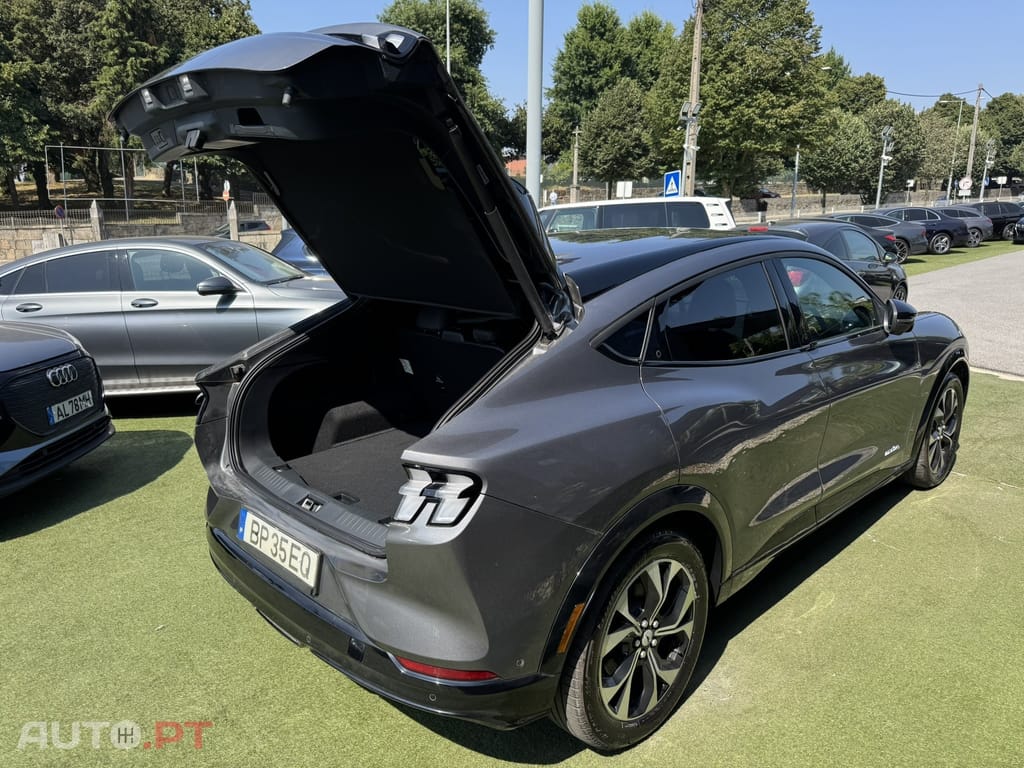 Ford Mustang Mach-E 72.6 kWh Premium AWD