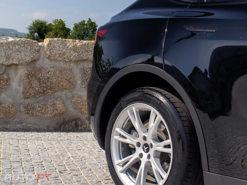 Tesla Model Y Long Range Dual Motor AWD