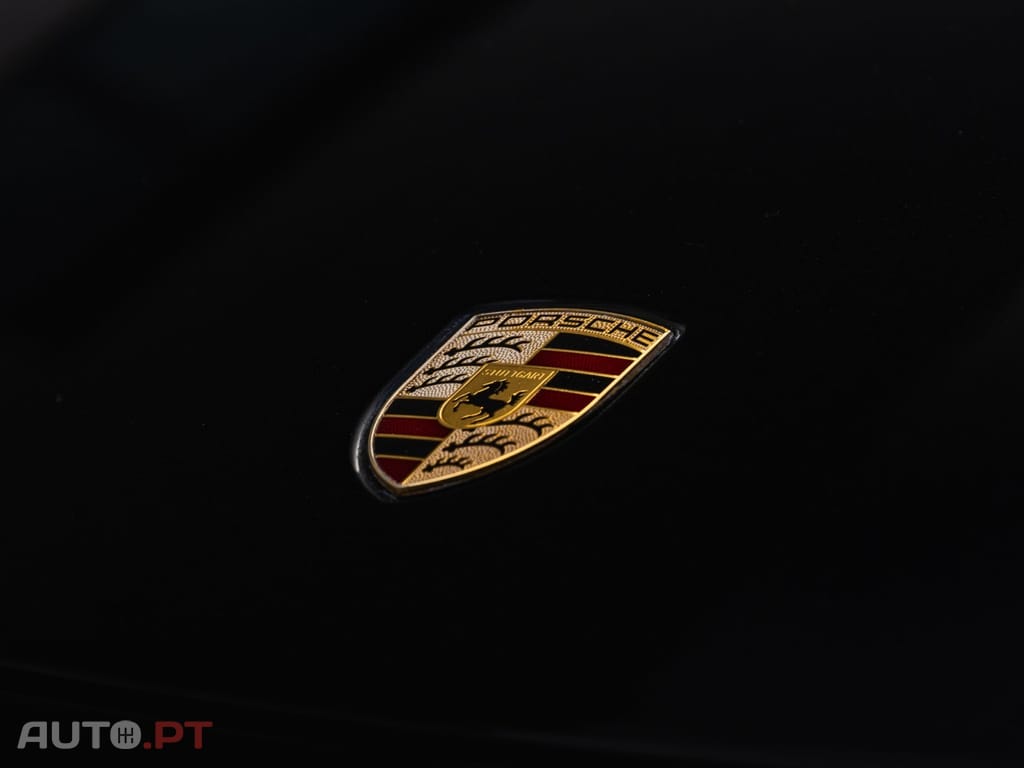 Porsche 911 Carrera 4 Cabriolet PDK Black Edition