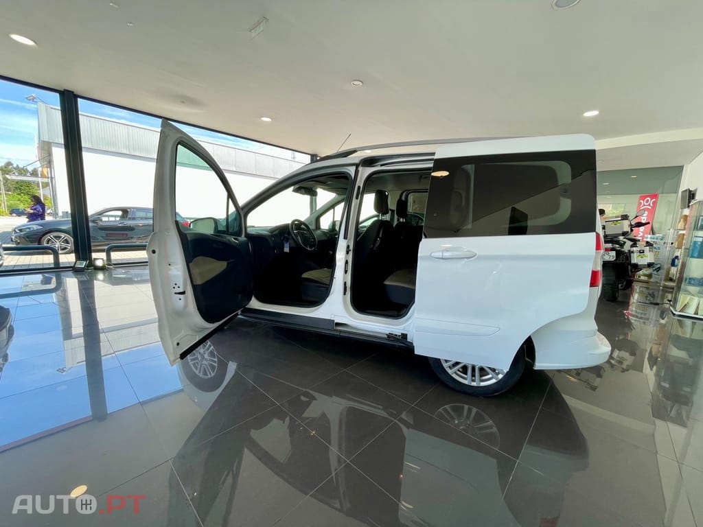 Ford Courier EcoBoost Titanium