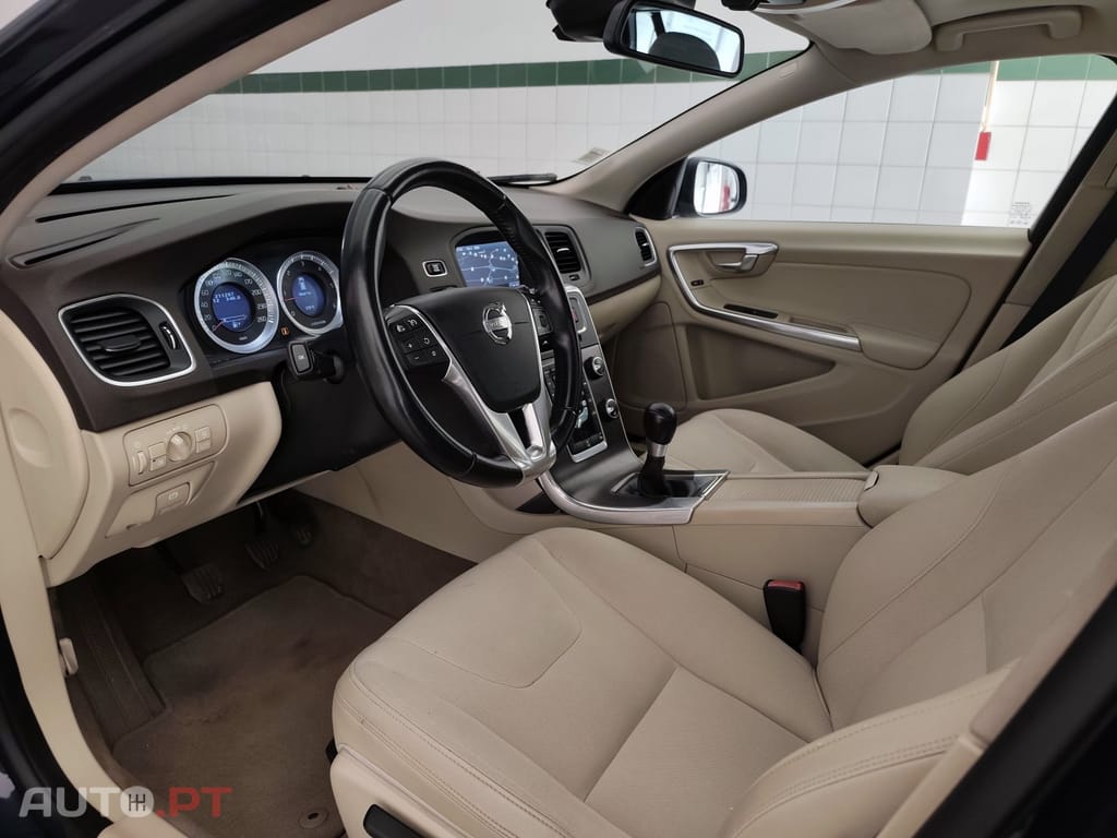 Volvo V60 2.0 D4 Momentum
