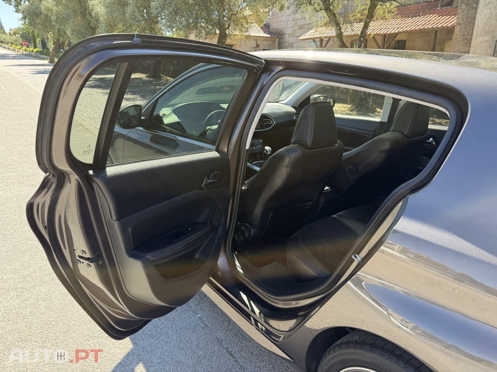 Peugeot 308 1.6 BlueHDi Allure J17