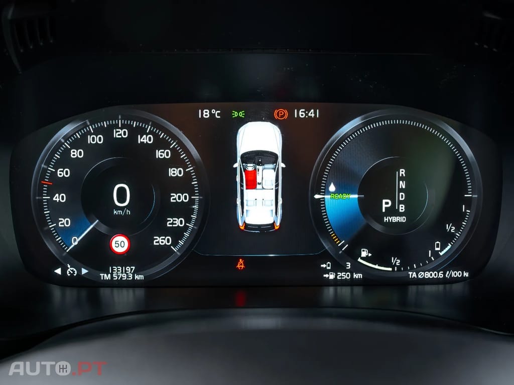 Volvo XC60 2.0 T8 PHEV Momentum Plus AWD