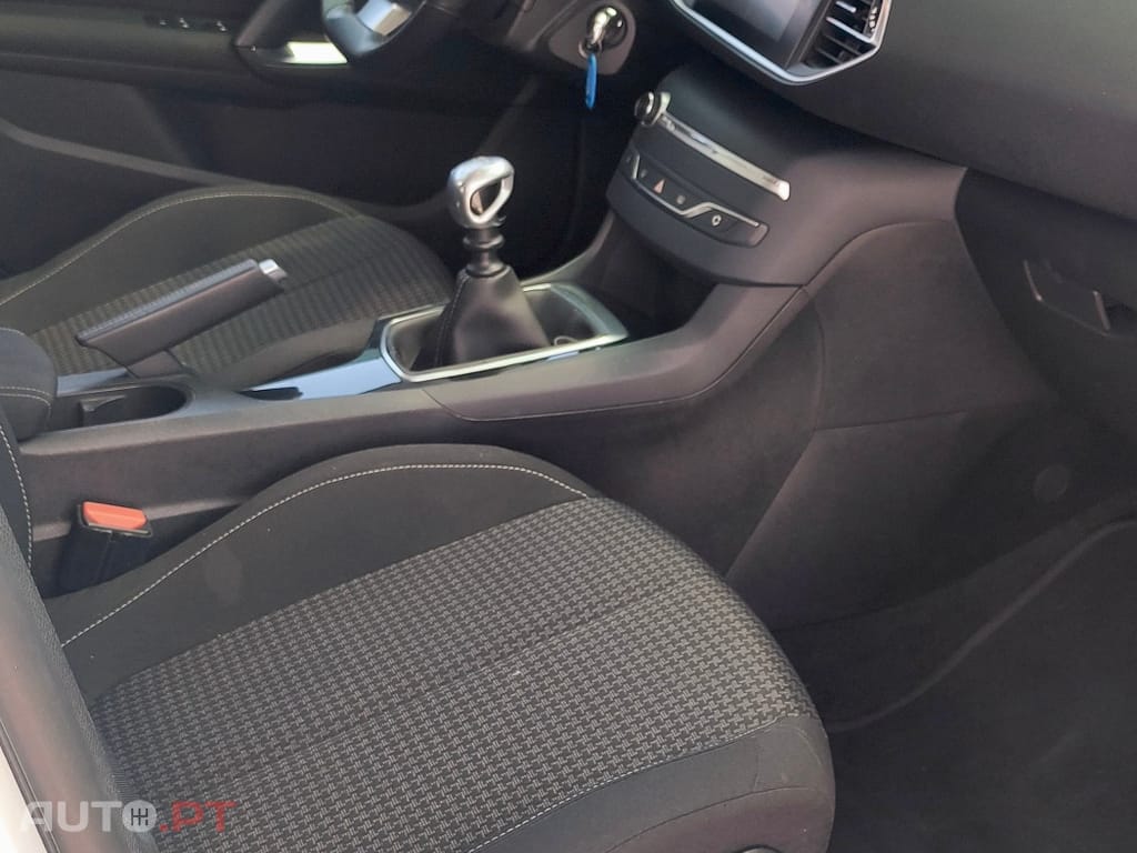 Peugeot 308 1.5 BlueHDi Business Line