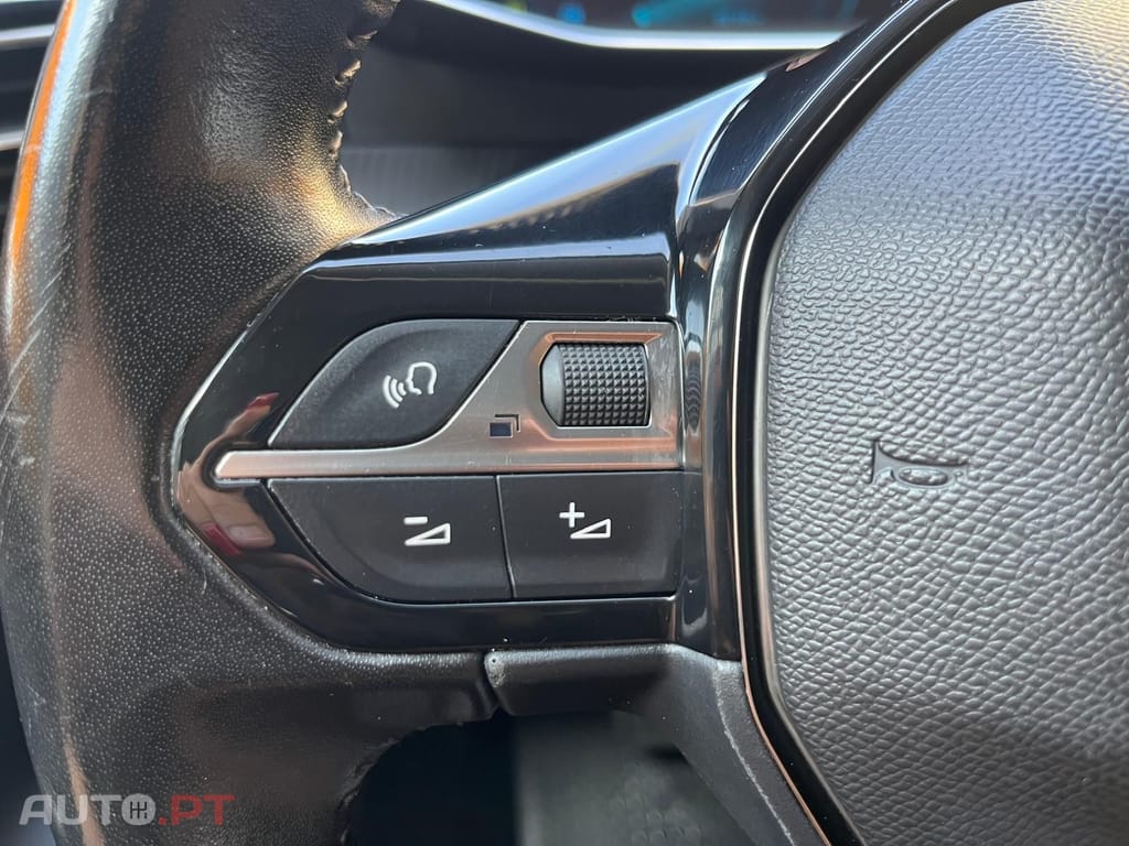Peugeot E-208 Allure