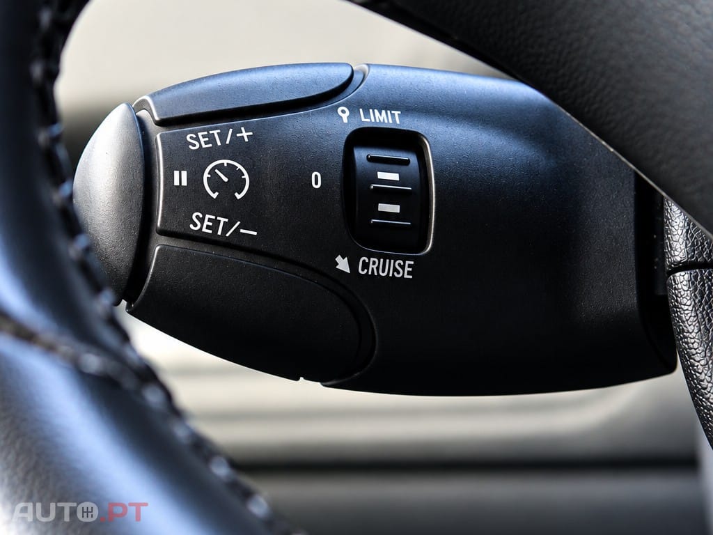 Peugeot 208 STYLE BLUE HDI