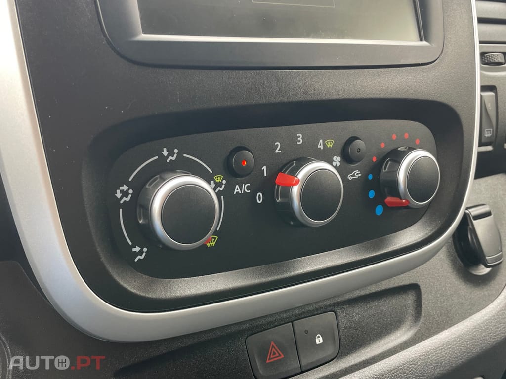 Renault Trafic 2.0 dCi IVA Dedutível