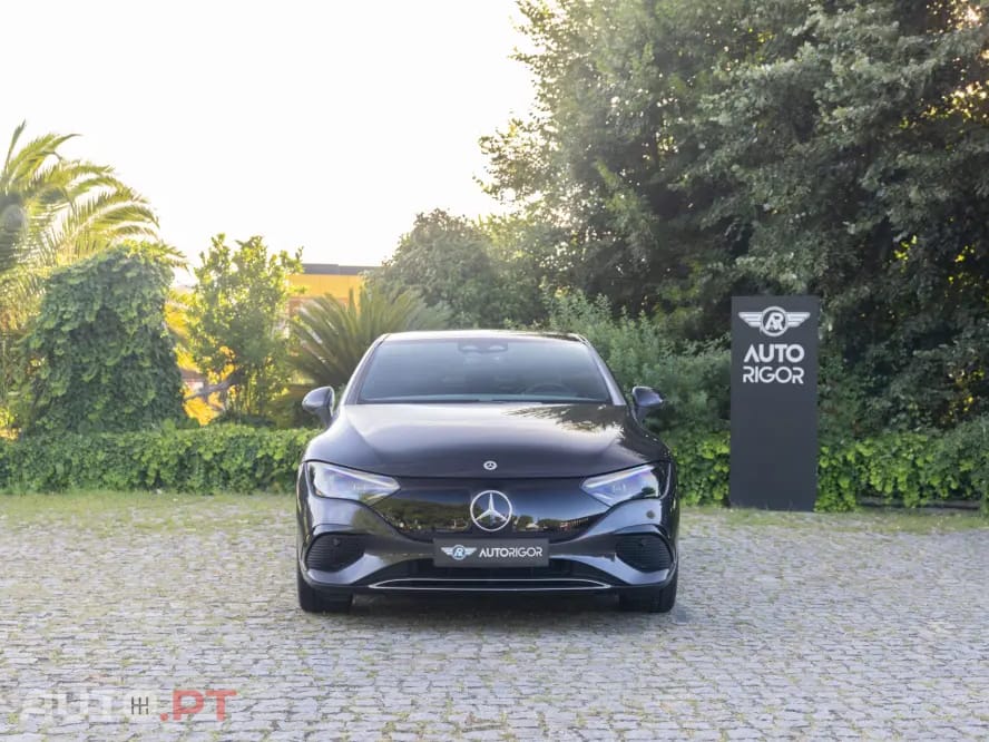 Mercedes-Benz EQE 300 Electric Art