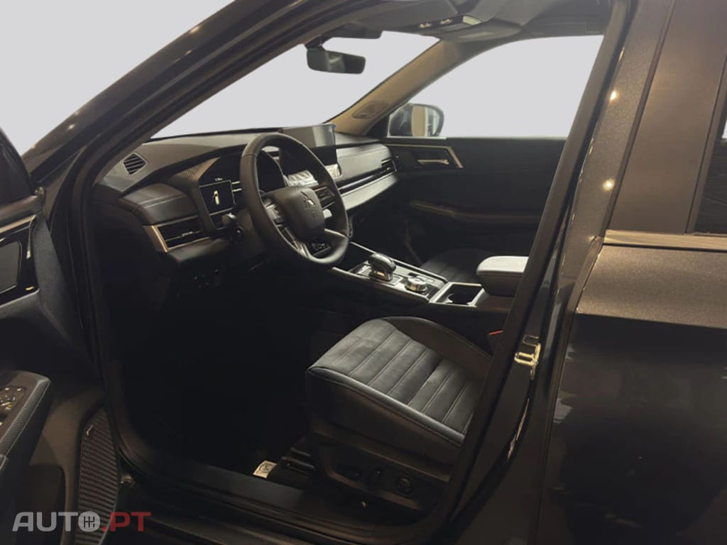 Mitsubishi Outlander PHEV Intense I.V.A DEDUTIVEL 
