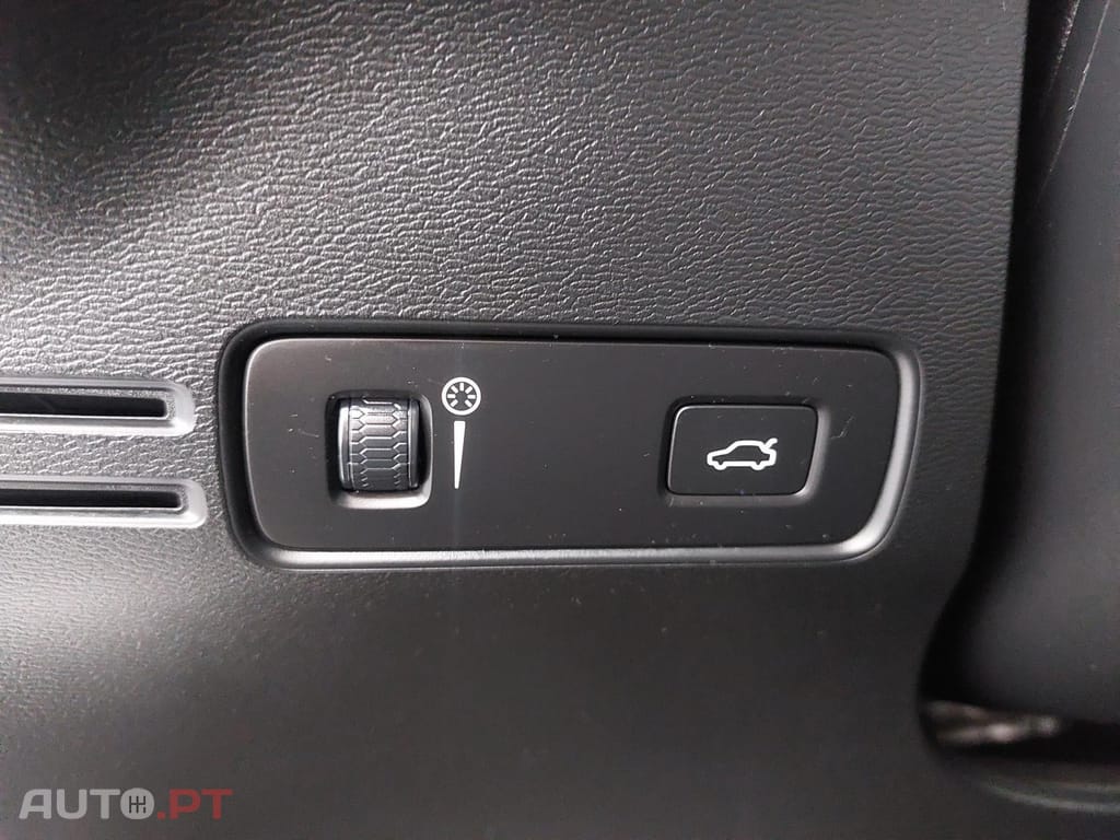 Volvo XC40 1.5 T2 Momentum Plus