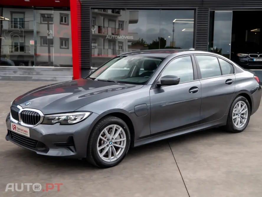 BMW 330 e Corporate Edition Auto — fotografia 2