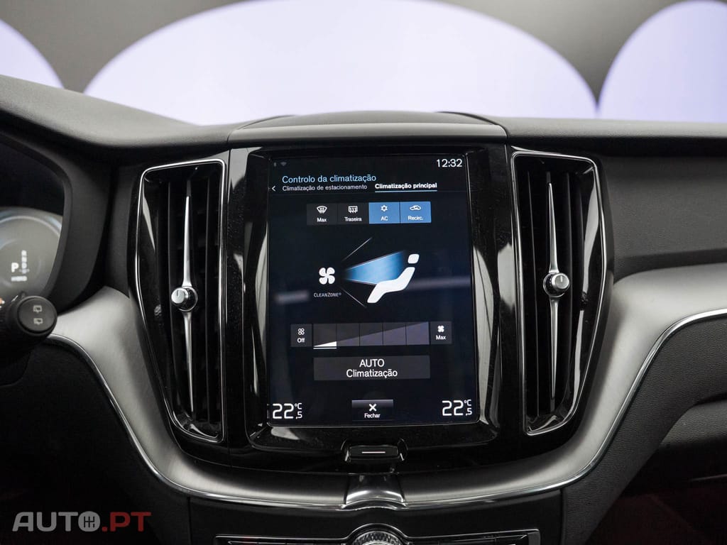 Volvo XC60 2.0 T8 PHEV Momentum Plus AWD