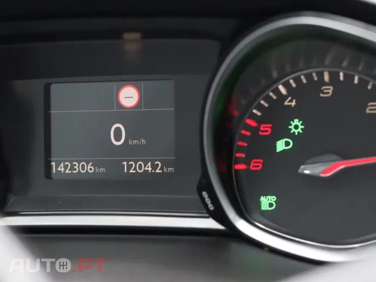 Peugeot 308 SW 1.5 BlueHDI Active — fotografia 10
