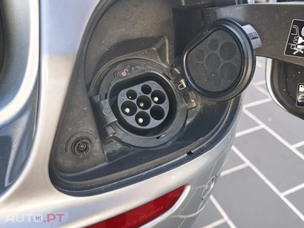 Mercedes-Benz E 300 e Station 9G-TRONIC AMG Line