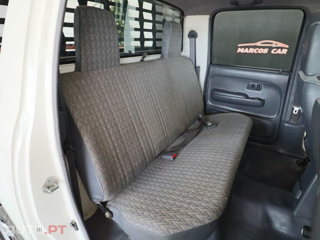 Toyota Hilux 2.5 D-4D CE AC