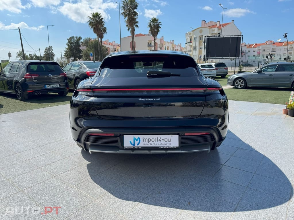 Porsche Taycan 4