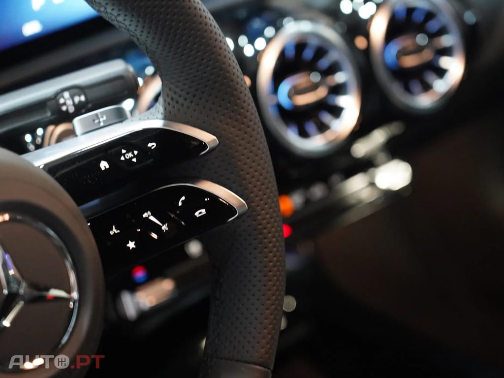 Mercedes-Benz A 250 e AMG Line
