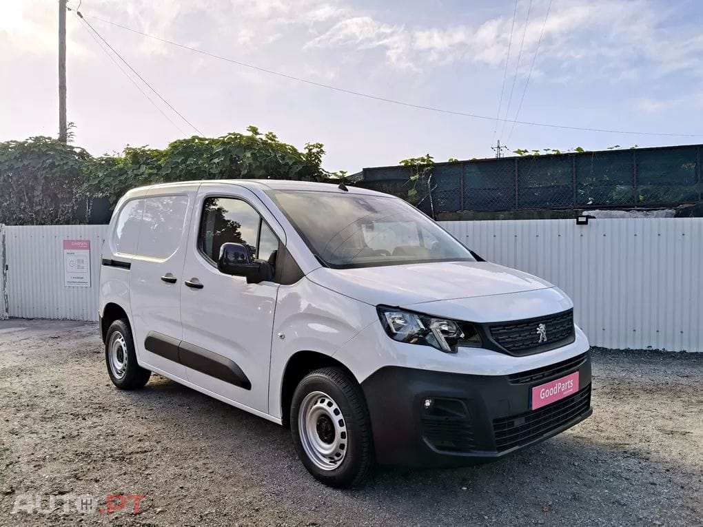 Peugeot Partner 1.2 PRO 110 CV L1H1 -
