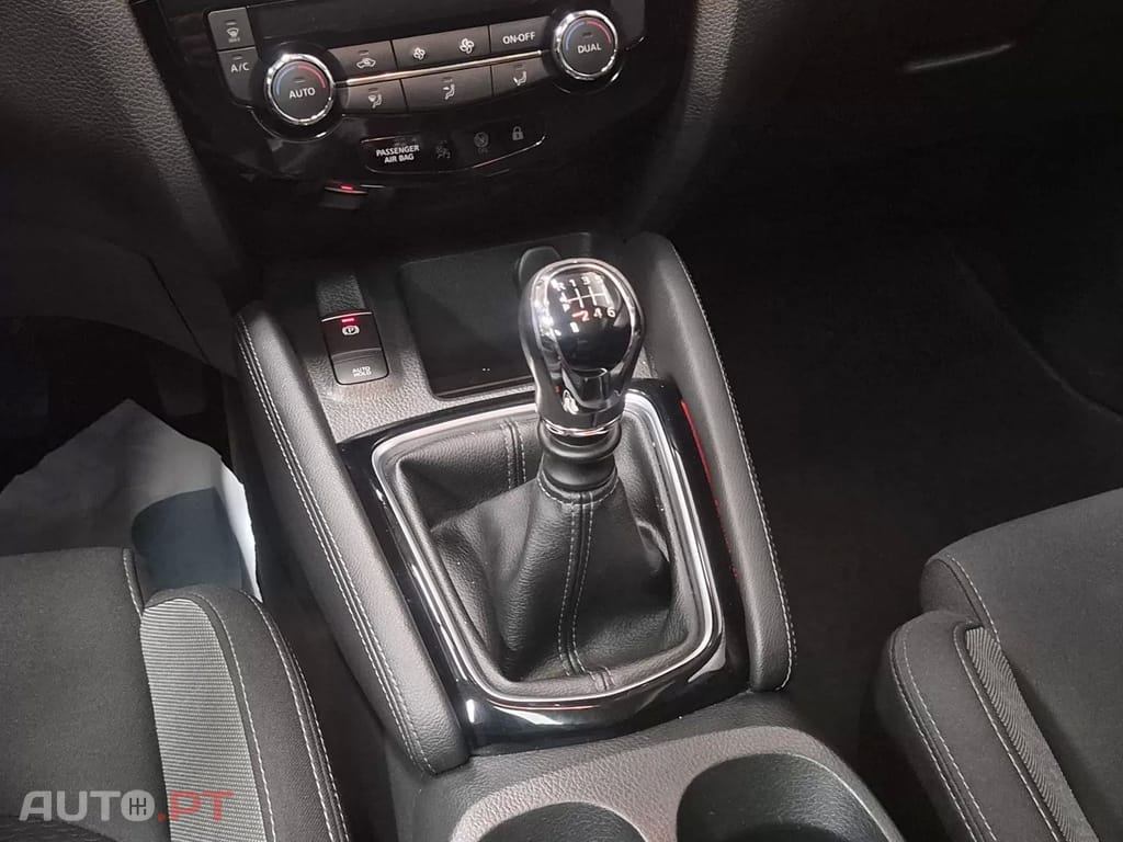 Nissan Qashqai 1.3 DIG-T N-Connecta LED+SKY