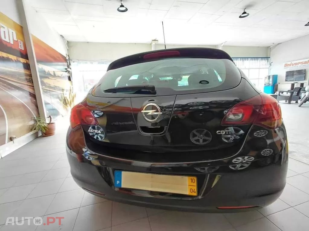 Opel Astra 1.7 CDTi Edition — fotografia 4
