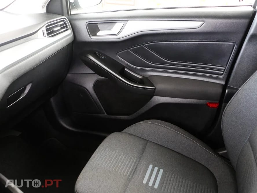 Ford Focus 1.0 EcoBoost MHEV Active