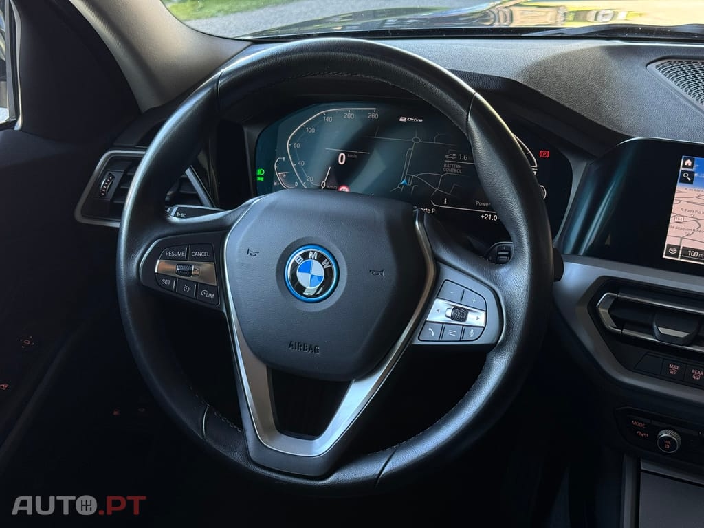 BMW 330 e Touring Auto