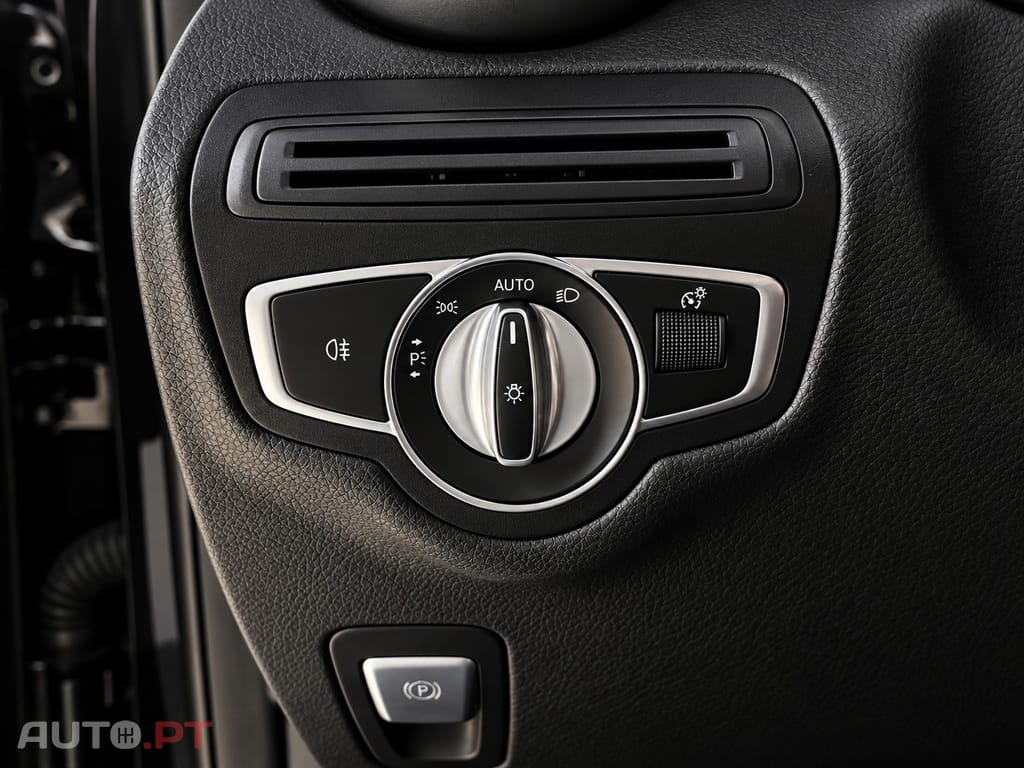 Mercedes-Benz GLC 300 de 4Matic 9G-TRONIC AMG Line — fotografia 18