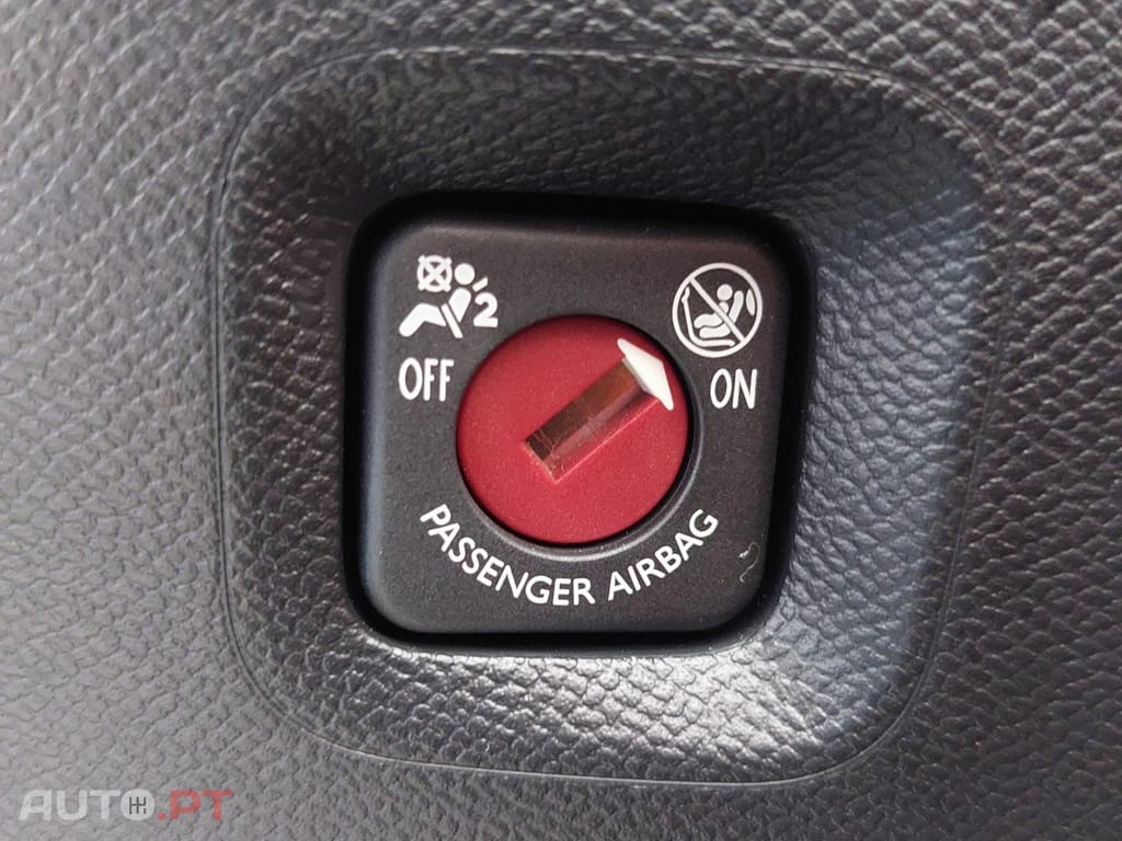 Peugeot E-2008 50 kWh Active Pack