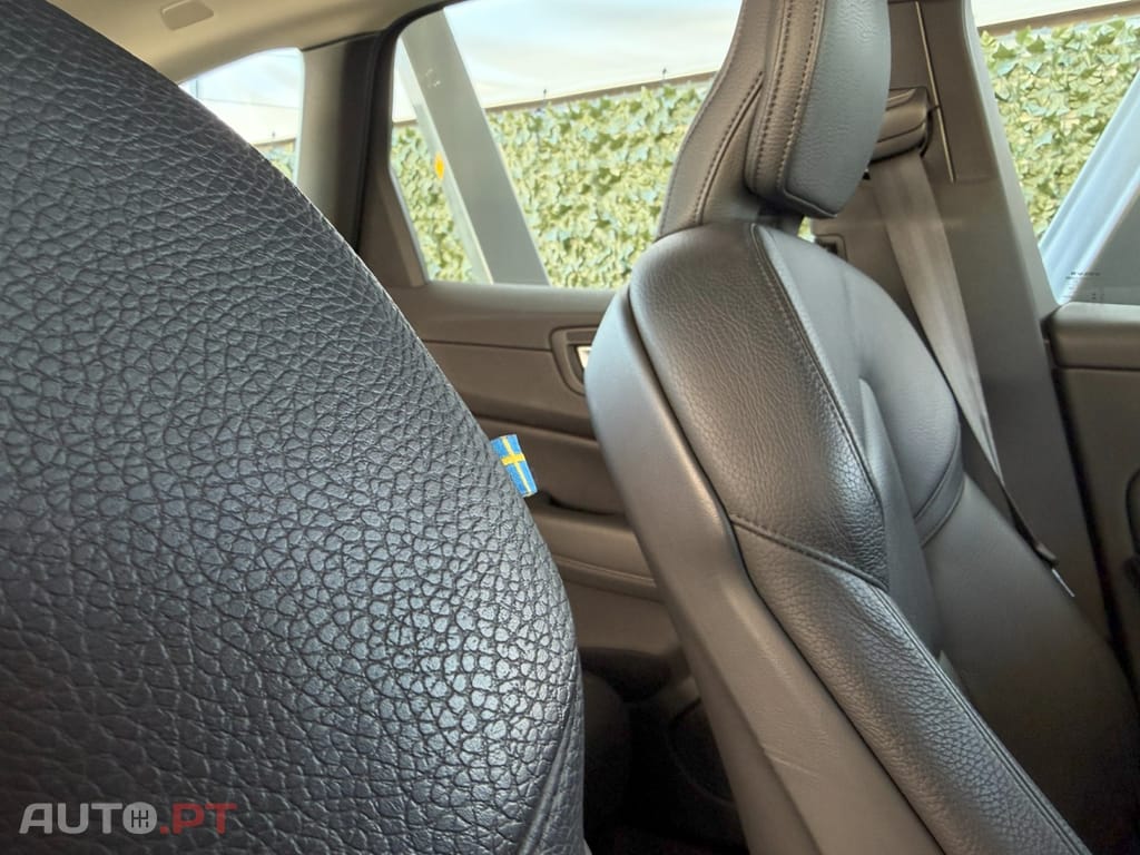 Volvo XC60 2.0 T6 PHEV R-Design AWD