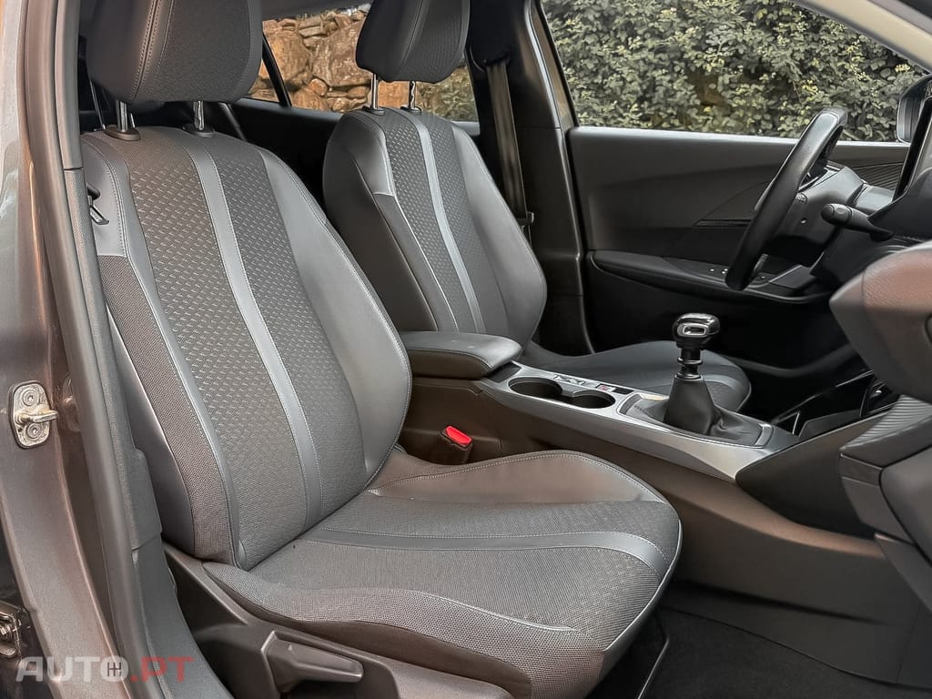 Peugeot 2008 PureTech 100 Allure
