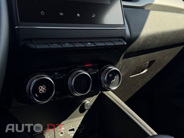 Renault Captur 1.6 E-Tech Intens
