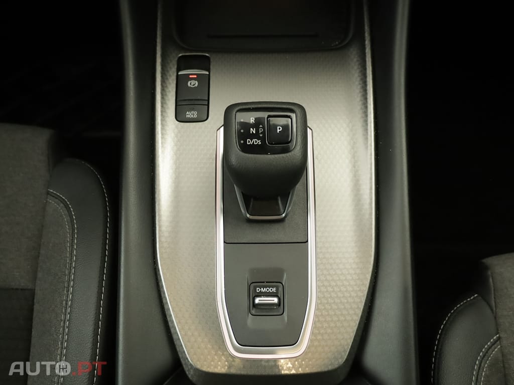 Nissan Qashqai Qashqai 1.3 DIG-T N-Connecta LED Xtronic